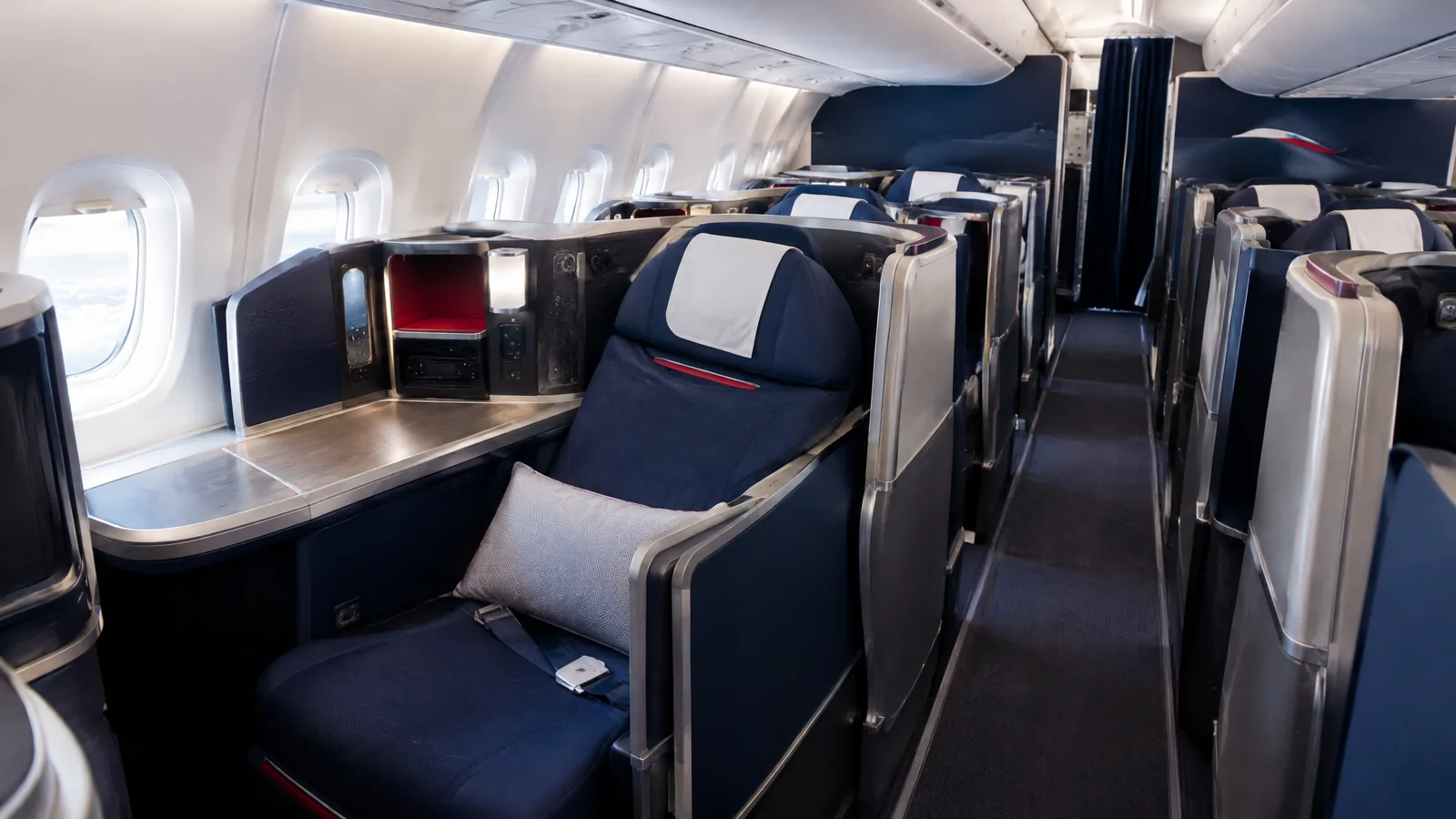 Khoang Thương gia minh họa theo nhận diện hãng: British Airways