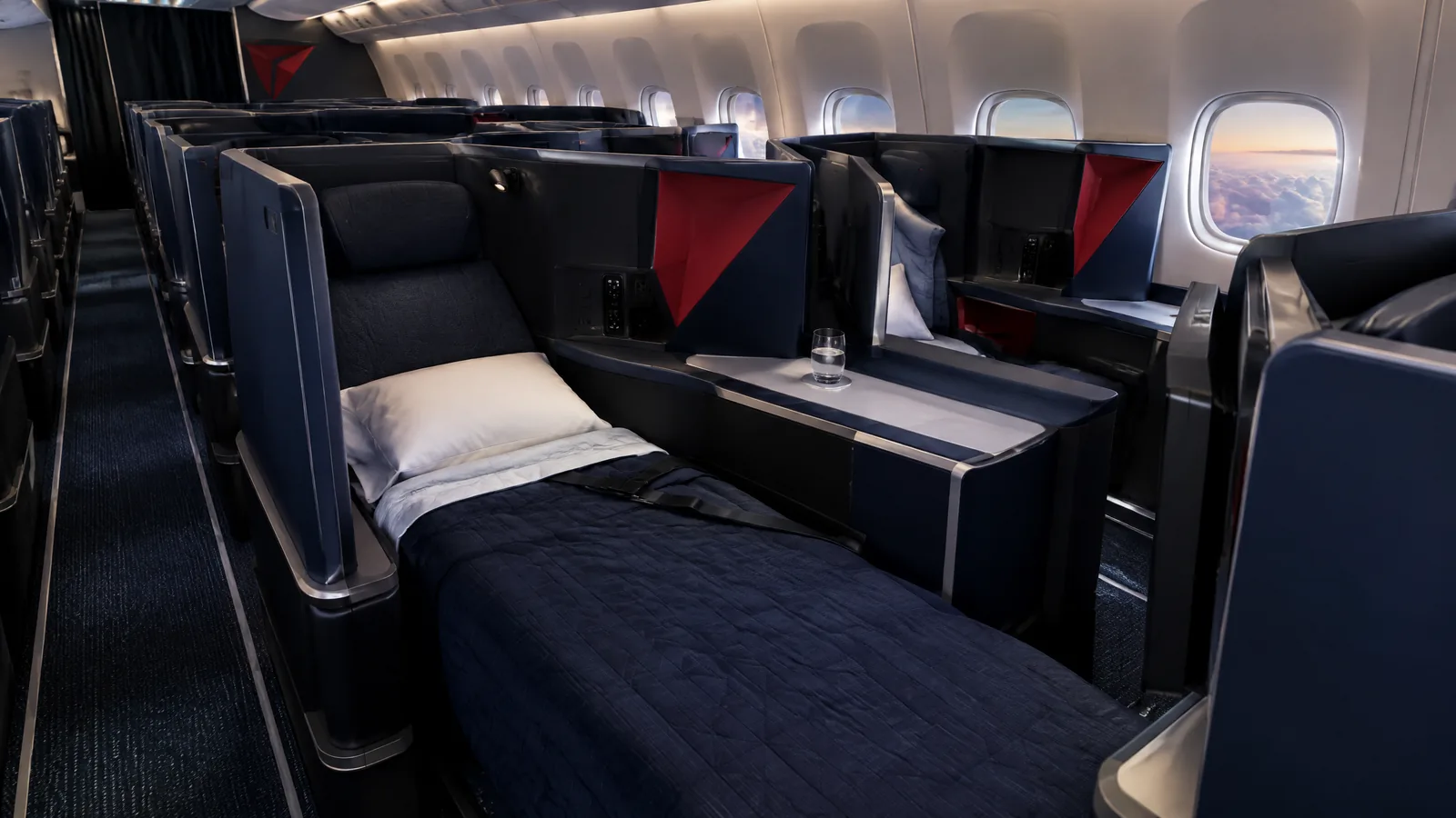 Khoang Thương gia minh họa theo nhận diện hãng: Delta Air Lines