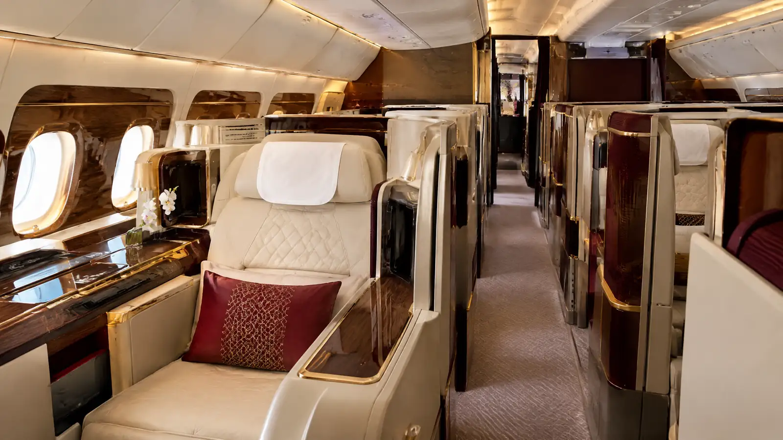 Khoang Thương gia minh họa theo nhận diện hãng: Emirates