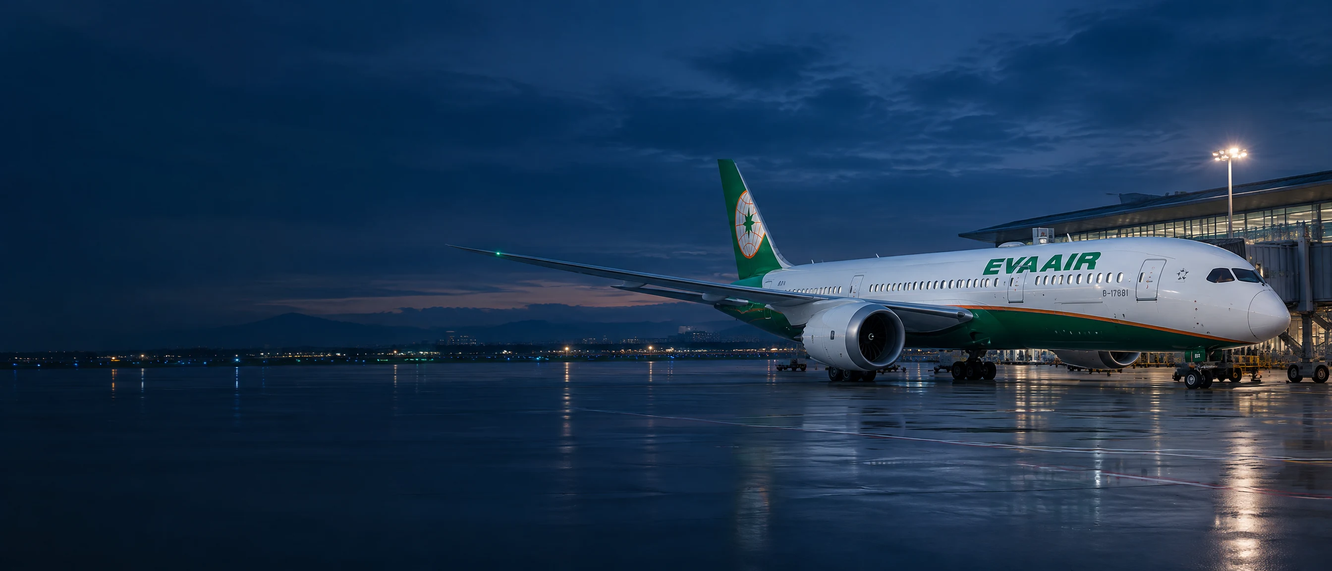 Panorama EVA Air với máy bay đậu tại sân bay quốc tế và nhận diện hãng rõ ràng