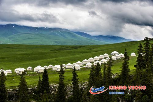 Hồ Sayram viên ngọc trên núi