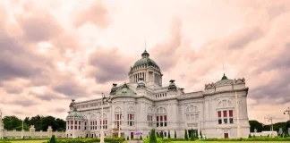Cung điện Ananta Samakhom nguy nga đồ sộ