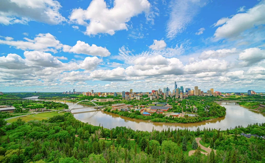 Đặt vé máy bay từ Hà Nội đi Edmonton - Một số mẹo an toàn cho du khách