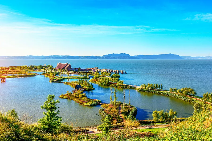 Đi dạo quanh hồ Điền Trì