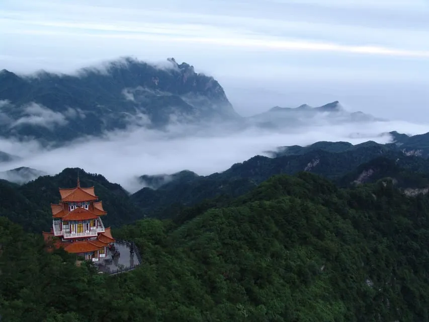 Núi Bạch Vân