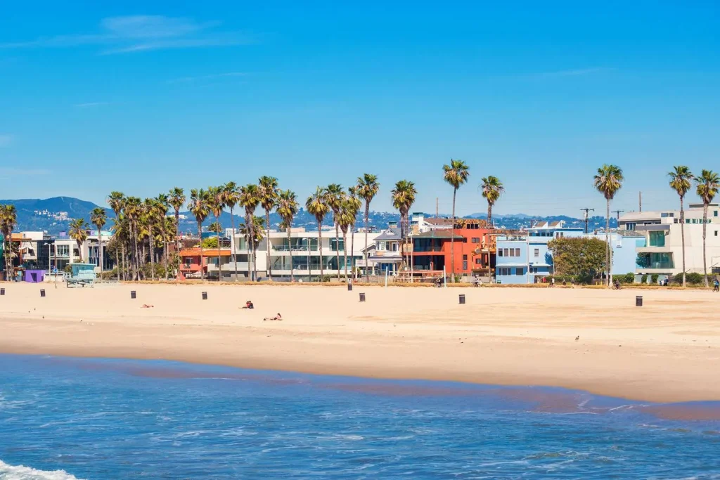 Bãi biển Venice là một trong những điểm đến du lịch nổi tiếng của Los Angeles