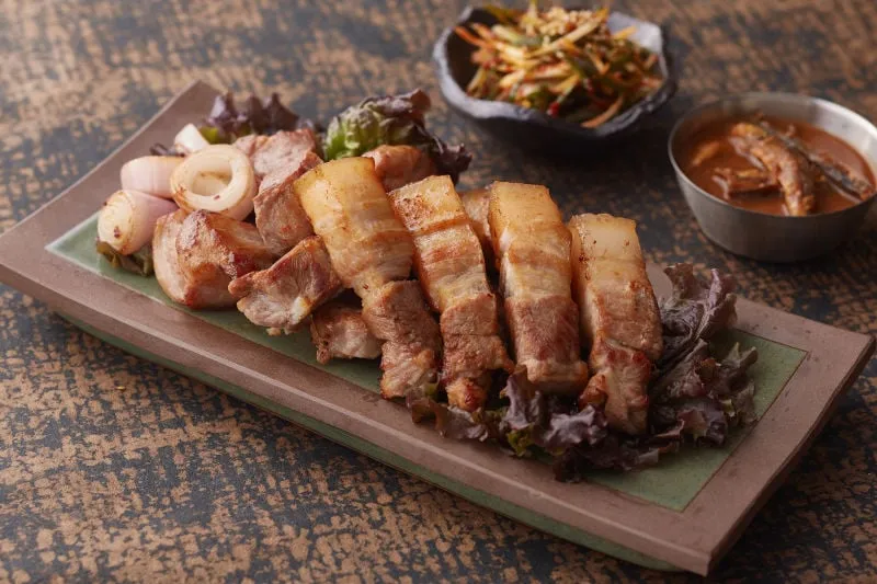 Thịt heo đen nướng - Đây là món ăn nổi tiếng nhất của đảo Jeju Hàn Quốc